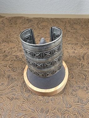 Vintage Tribal Geometric Etched Sliver Tone Southwest Wide Cuff Bracelet